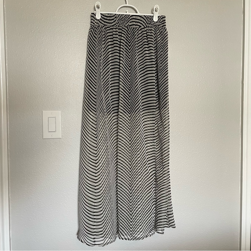Charlotte Russe Maxi Skirt Black White Stripe Sheer Slit Lined Women’s M NWT